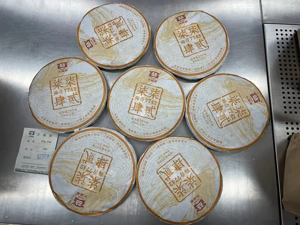 河池回收大益普洱茶2015年生茶熟茶图2