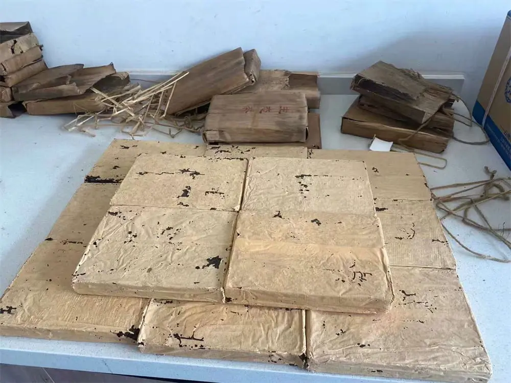 河池回收中茶普洱茶2004年生茶熟茶